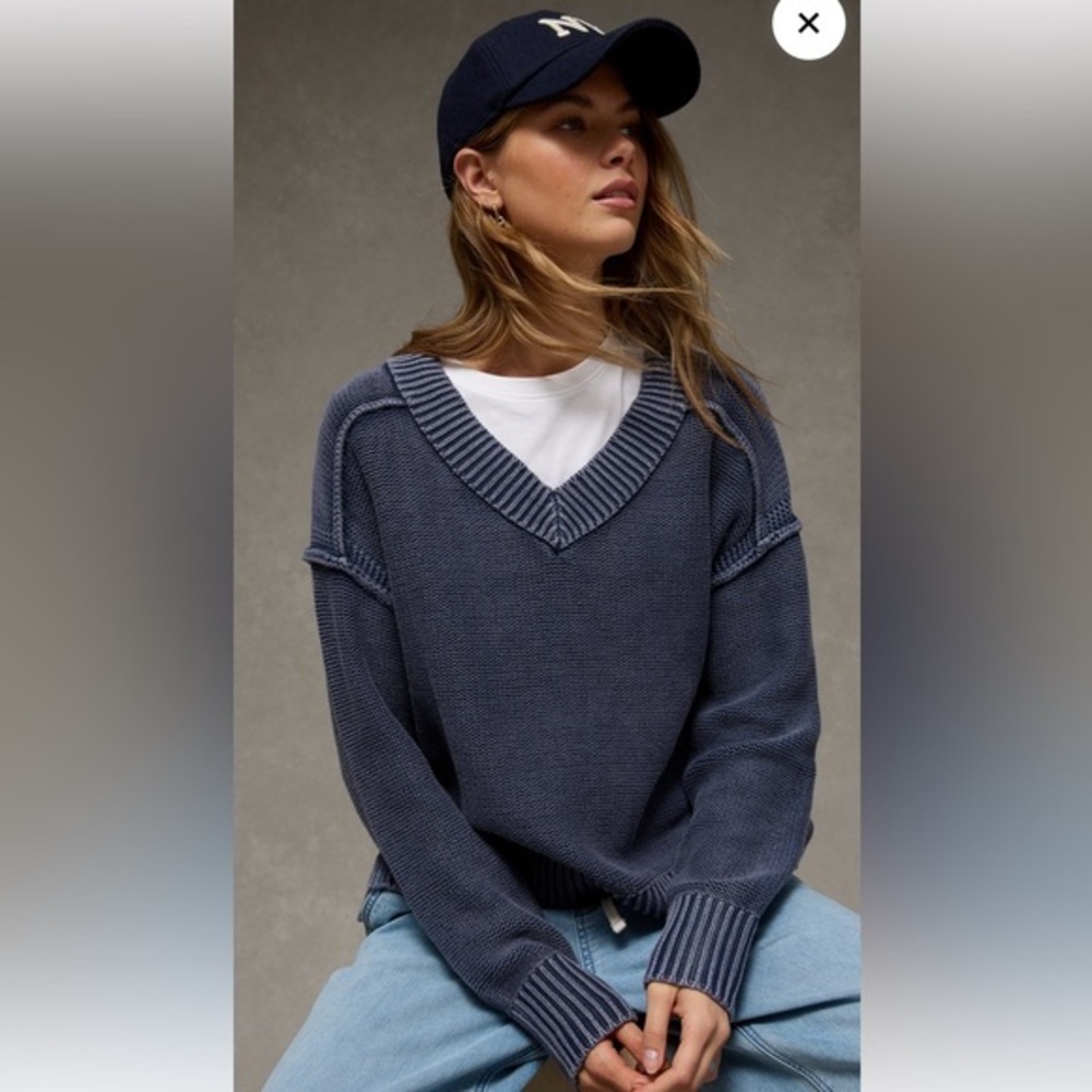 NWT AE Grey/Blue V-Neck Sweater